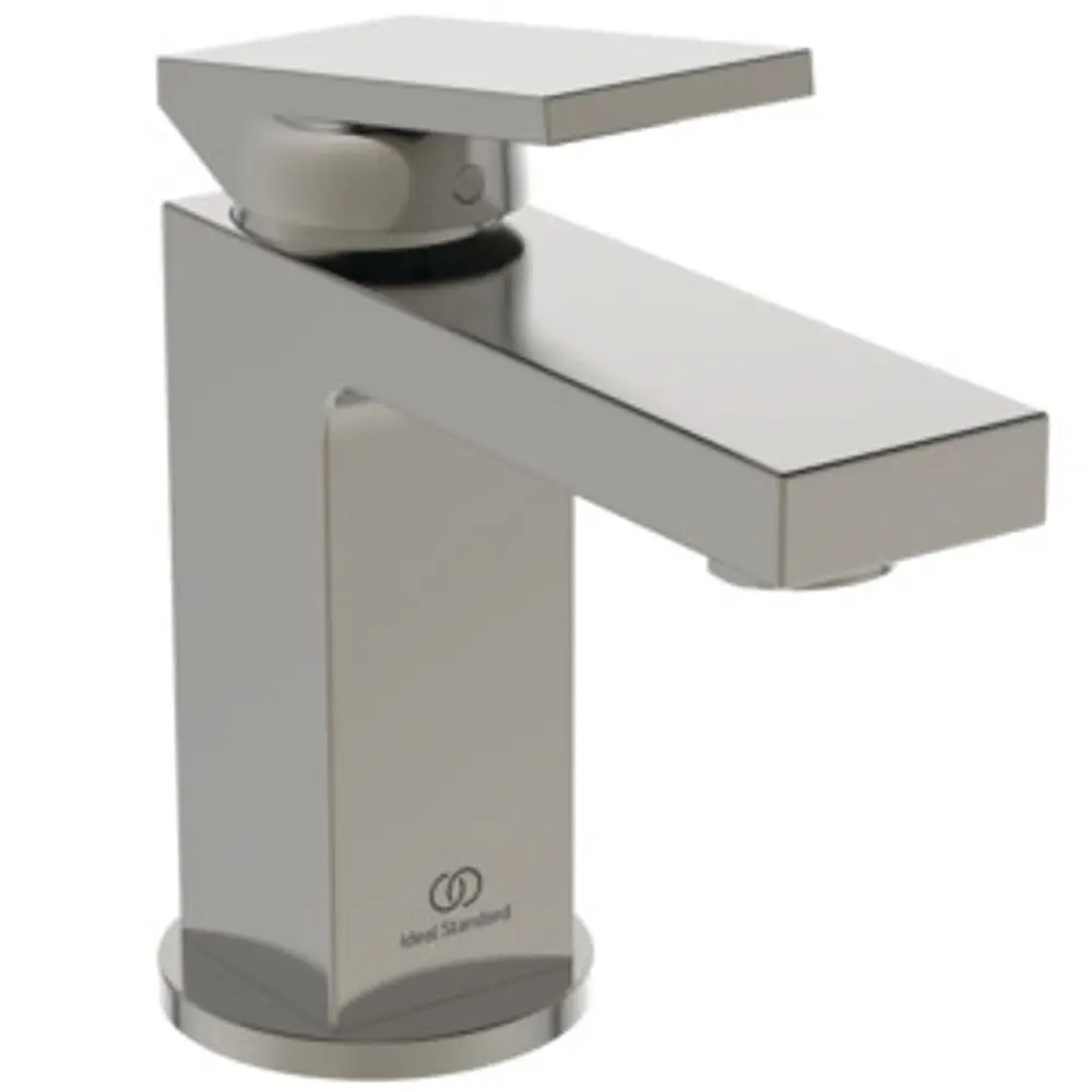 Waschbeckenarmatur aus verchromtem Material mit einem flachen, rechteckigen Design und einer Drehhebelbedienung. Hersteller ist Ideal Standard.